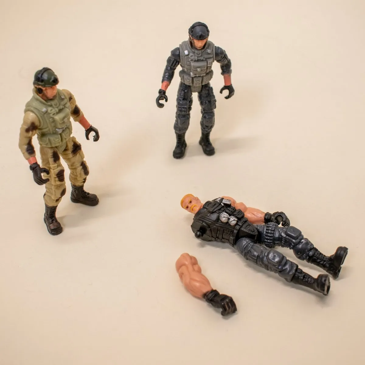 12Pcs Surprise Toy with Army Men